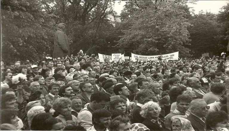 What is the Singing Revolution (1986–91)?