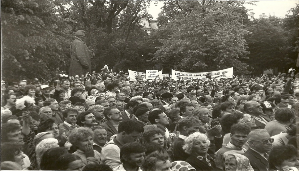 What is the Singing Revolution (1986–91)?